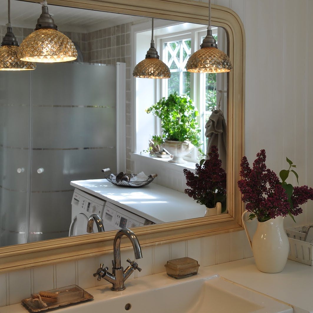 Best Lighting Solutions For Small Bathroom, How Low Should Pendant Lights Hang Over Bathroom Vanity